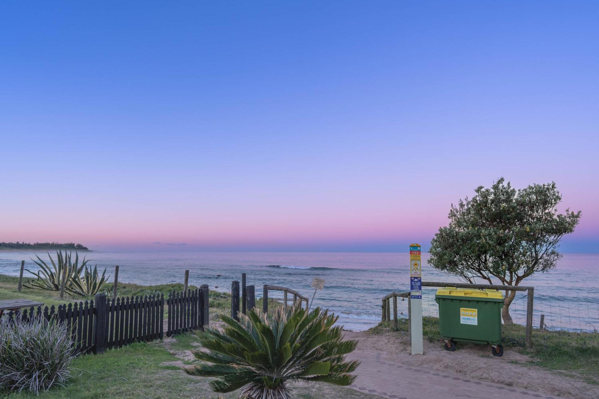 Blue Lagoon Beach Resort Bateau Bay Exterior foto