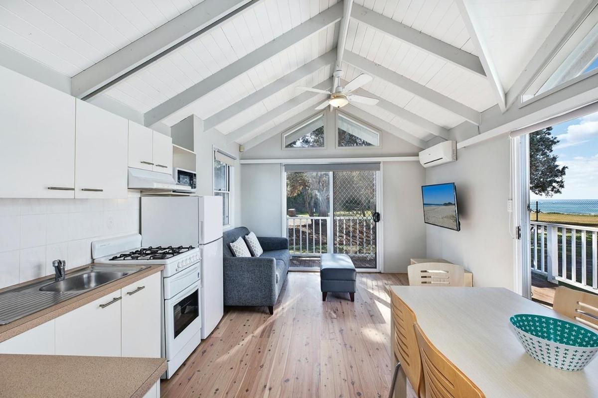 Blue Lagoon Beach Resort Bateau Bay Exterior foto
