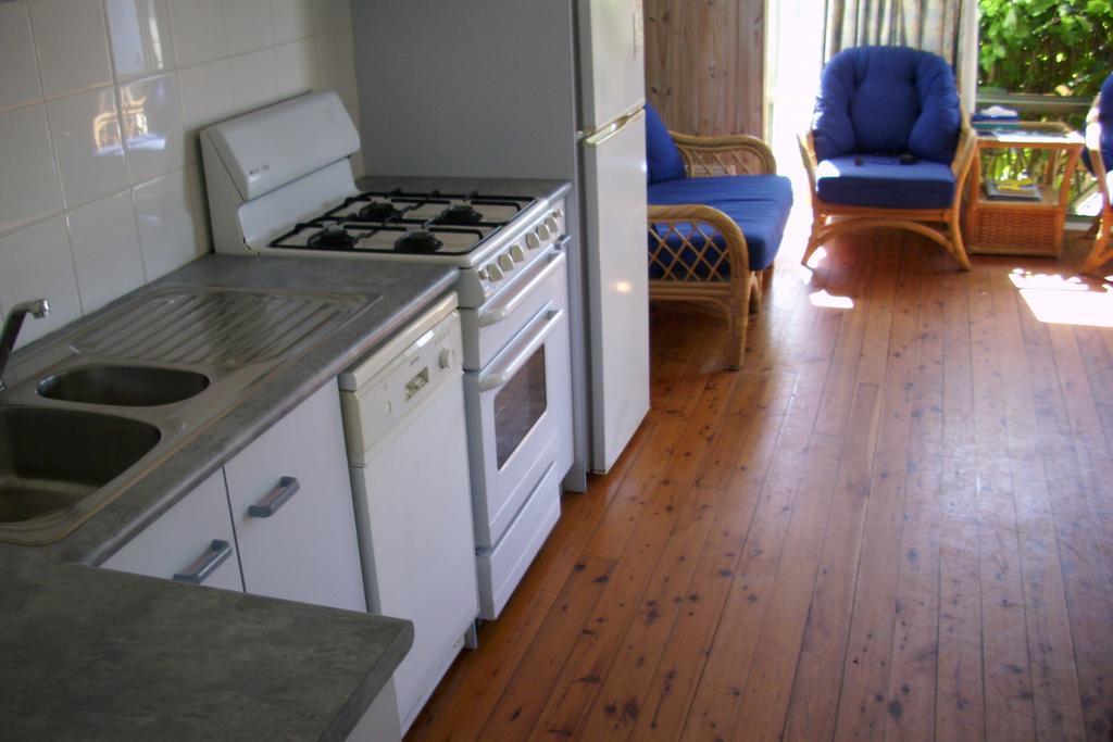 Blue Lagoon Beach Resort Bateau Bay Zimmer foto